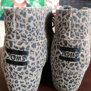🐆 Toms Desert Wedge Suede Boots